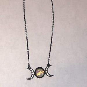 Women’s necklace